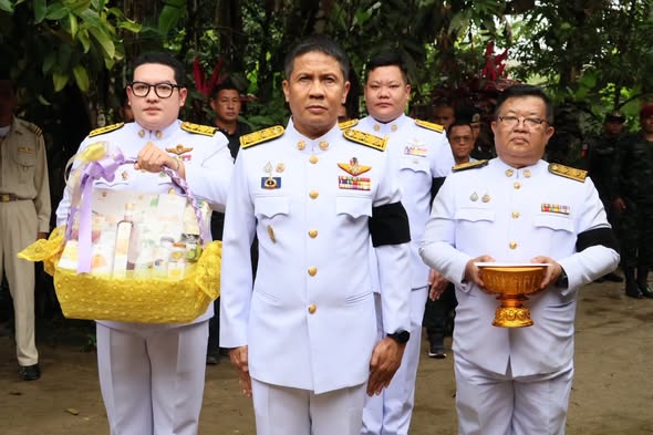 💛พระบาทสมเด็จพระเจ้าอยู่หัวพระราชทานตระกร้าสิ่งของแก่ครอบครัวกำลังพลที่เสียชีวิตจากสถานการณ์ความไม่สงบในพื้นที่ชายแดนไทย-กัมพูชา