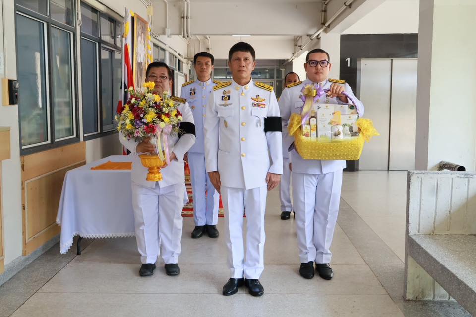 พระบาทสมเด็จพระเจ้าอยู่หัว โปรดเกล้าฯ ให้ผู้ว่าราชการจังหวัดนราธิวาส เชิญดอกไม้และตะกร้าสิ่งของพระราชทาน มอบแก่ผู้ที่ได้รับบาดเจ็บ จากเหตุการณ์ความไม่สงบในพื้นที่จังหวัดนราธิวาส