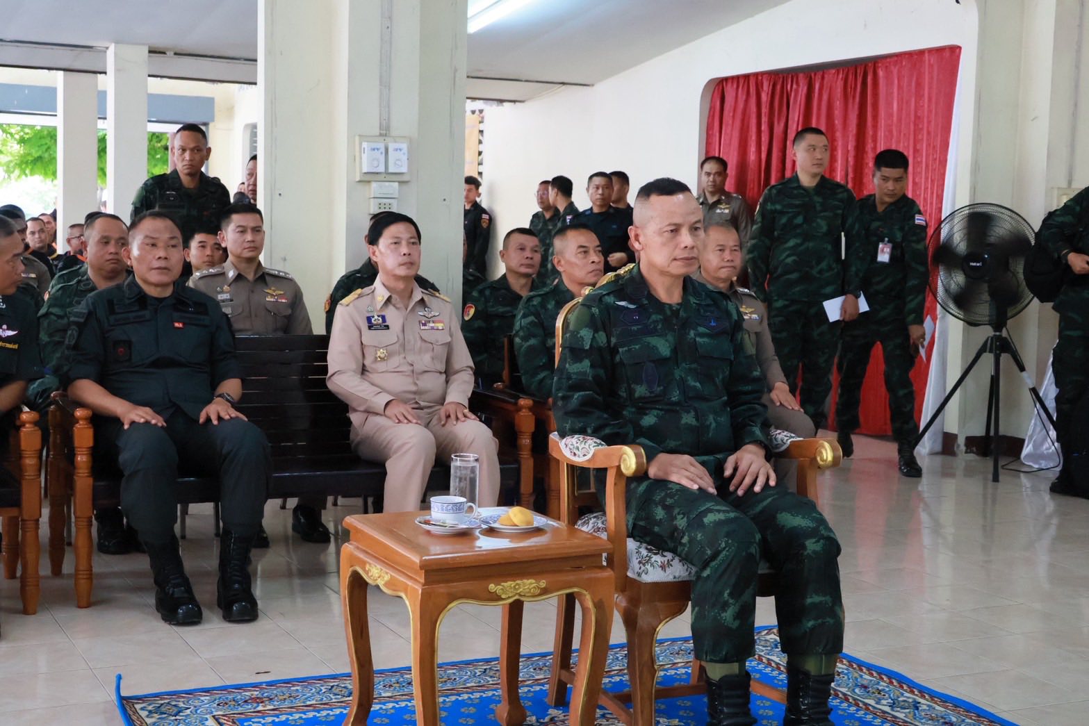 รองผู้ว่าฯ นราธิวาส ร่วมพิธีรดน้ำศพและวางพวงหรีดของผู้ว่าฯ นราธิวาส เคารพศพเจ้าหน้าที่ที่เสียชีวิตจากเหตุการณ์ความไม่สงบในพื้นที่จังหวัดนราธิวาส