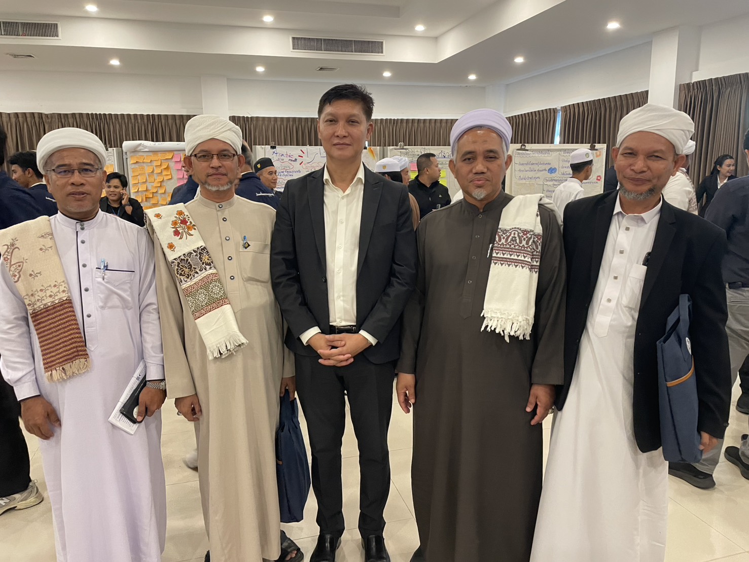 รองผู้ว่าฯ นราธิวาส ร่วมเป็นเกียรติในพิธีปิดโครงการสัมมนาเชิงปฏิบัติการเสริมสร้างศักยภาพผู้นำสถาบันปอเนาะและเยาวชน สานใจไทยสู่ใจใต้ รุ่นที่ 4 สู่การพัฒนาและเสริมสร้างสันติสุขจังหวัดชายแดนภาคใต้